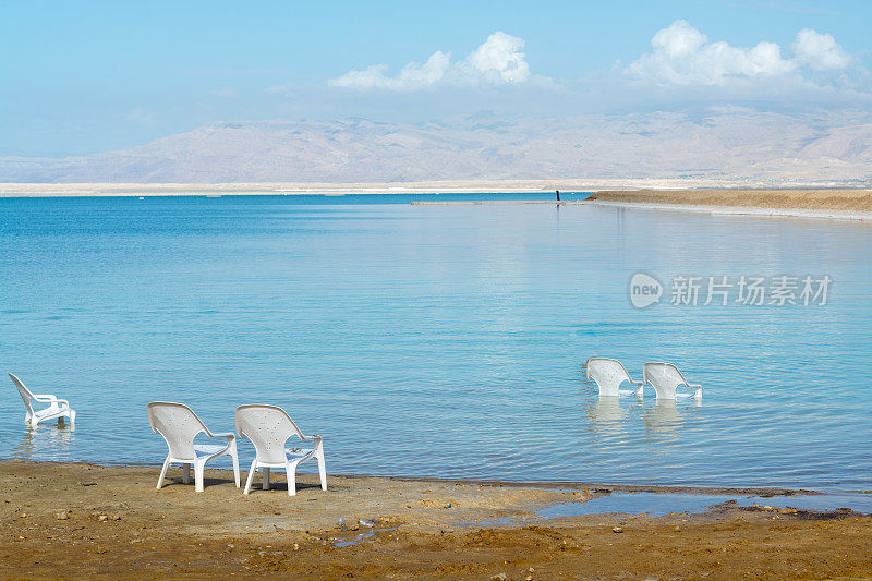死海以下的世界最低盐湖，在豪华度假胜地Ein Bokek附近富含矿物质，是医疗、气候疗法、海疗和日光疗法的完美场所。